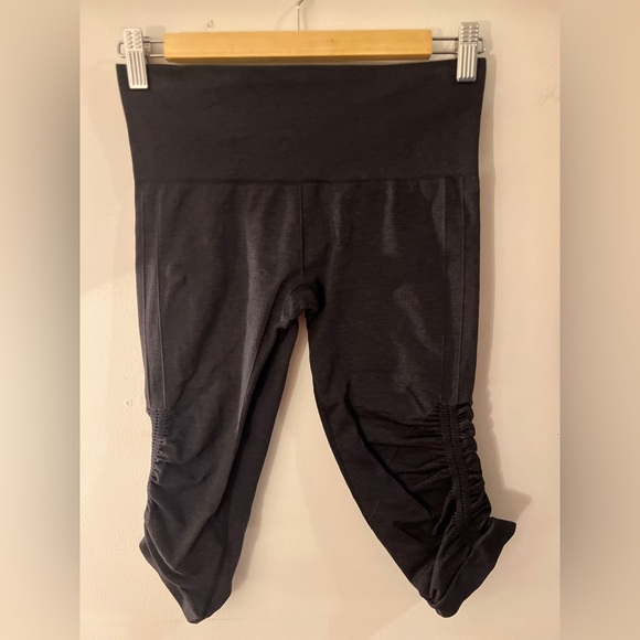 Lululemon In The Flow Cropped Leggings 4 - Picture 1 of 5